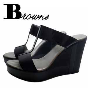 𝗕𝗥𝗢𝗪𝗡𝗦 Wedge Sandals